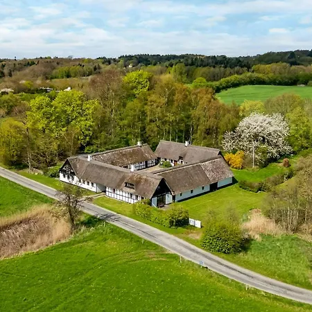 Hébergement de vacances Half-timbered Farm With Sea View At Kalovig Rodskov