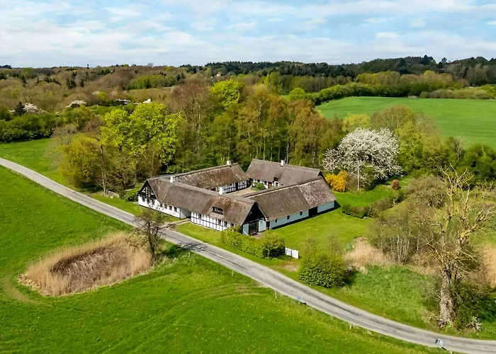 Hébergement de vacances Half-timbered Farm With Sea View At Kalovig Rodskov