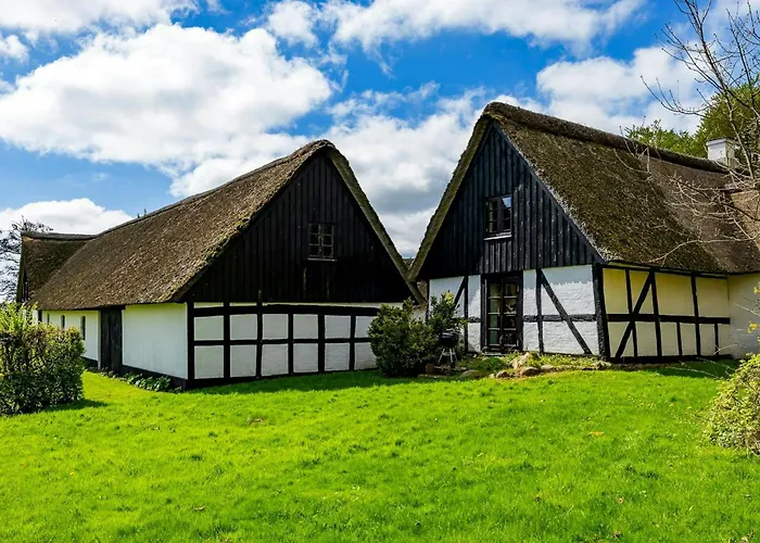 Σπίτι διακοπών Half-timbered Farm With Sea View At Kalovig