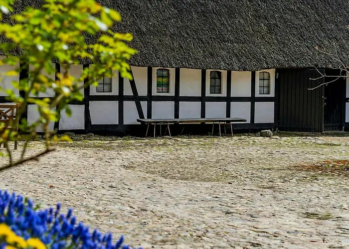 Hébergement de vacances Half-timbered Farm With Sea View At Kalovig Rodskov