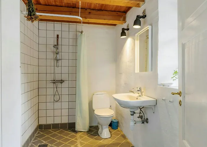 Hébergement de vacances Half-timbered Farm With Sea View At Kalovig Rodskov